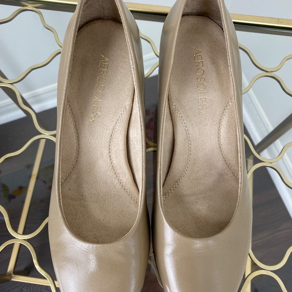 AEROSOLES Taupe Pumps Soft Cushioned Insole Rubber Sole Size 7,  2.25" Heel NWOT - Picture 4 of 9